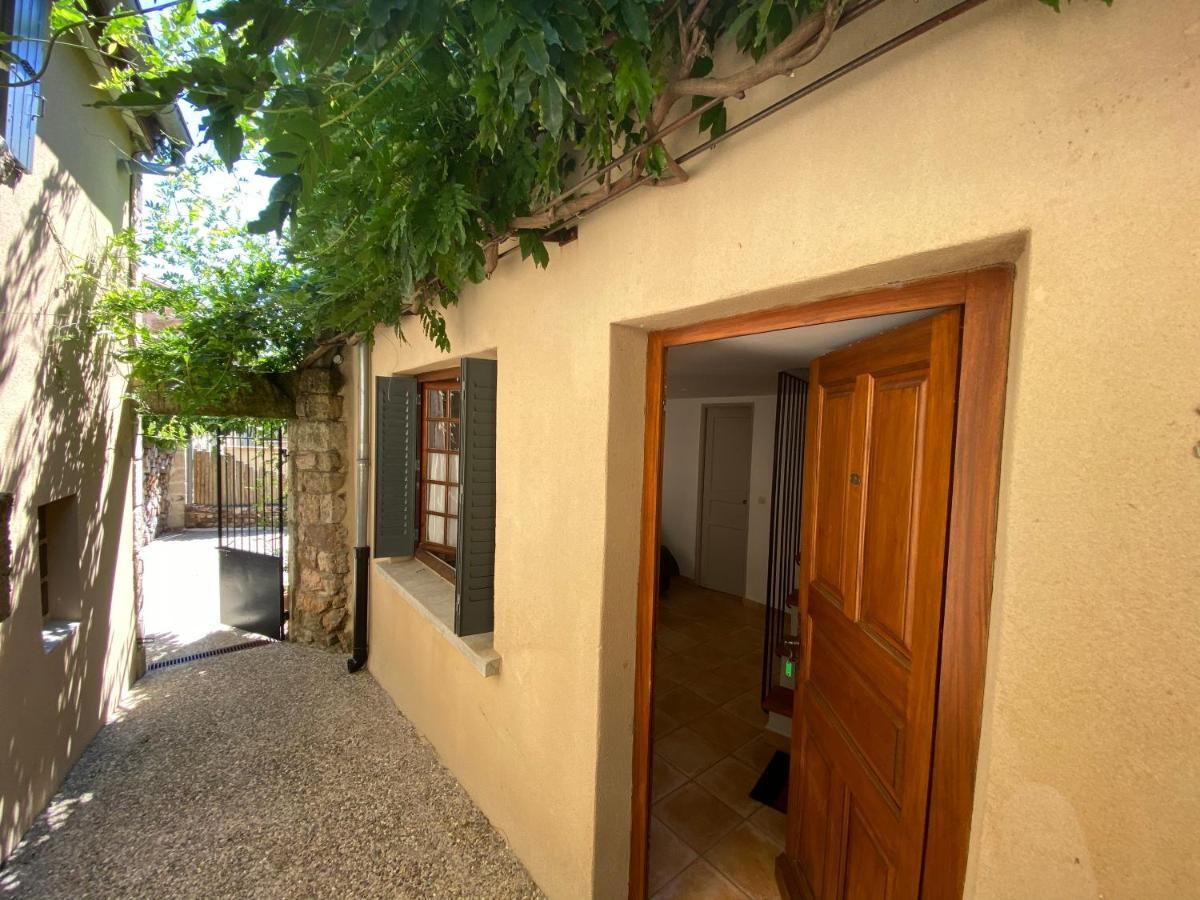 Auberge De La Tour De Brison Sanilhac  객실 사진