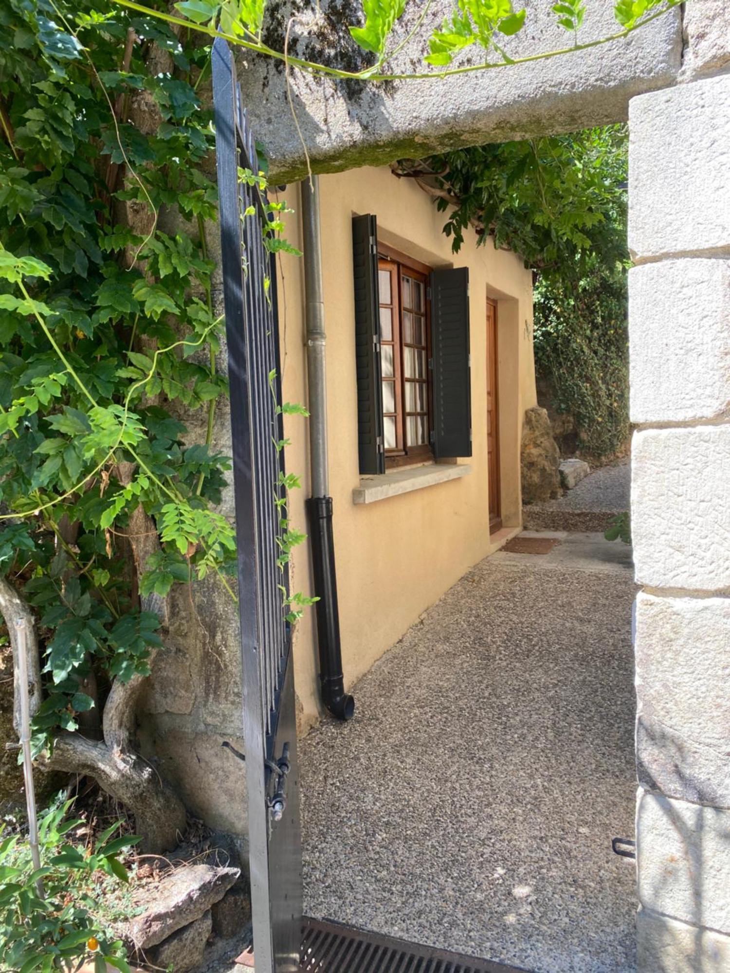 Auberge De La Tour De Brison Sanilhac  객실 사진